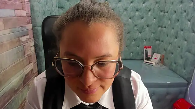 SaraThomso online show from December 18, 9:41 pm