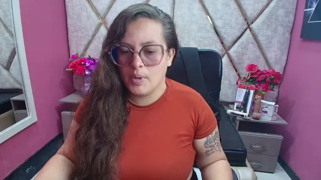 SaraThomso online show from December 15, 2:33 pm