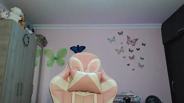 caroline jonson online show from February 9, 9:39 pm