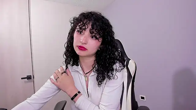 valentina 27 online show from March 6, 2:39 am