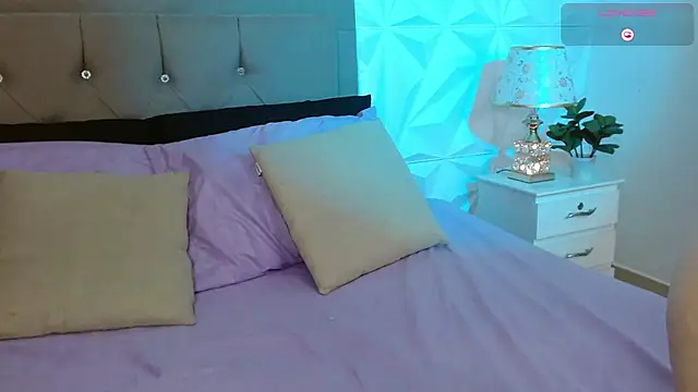 Gwen drew online show from October 5, 1:05 pm