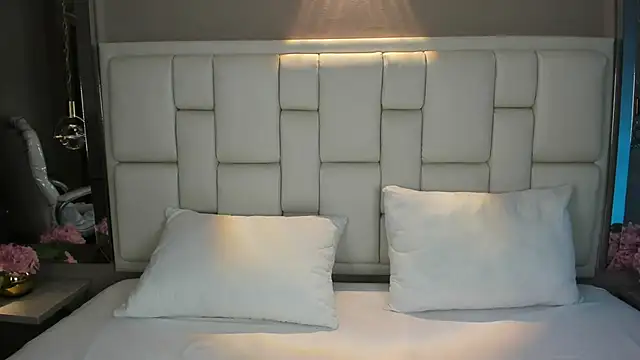 JessyEvans online show from October 1, 8:25 pm