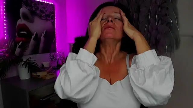 HelenLuxx online show from October 8, 5:45 am