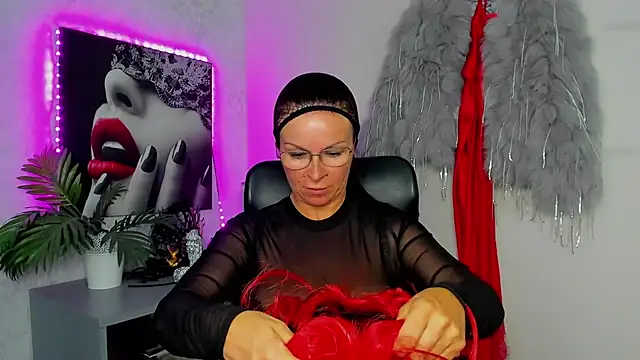 HelenLuxx online show from June 3, 4:34 pm