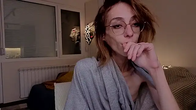 amber quell here online show from December 21, 6:12 pm