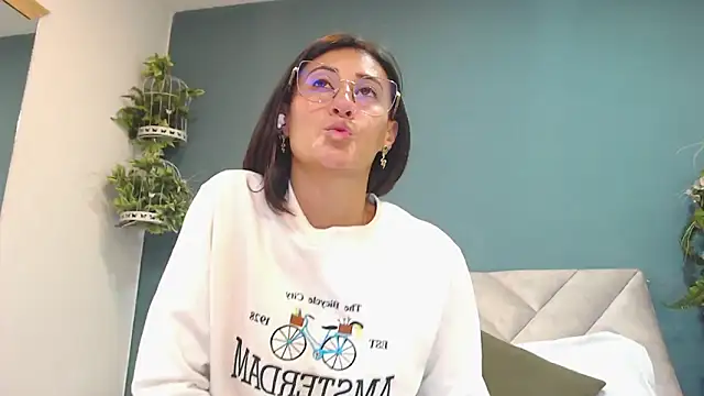 SharisWillian online show from December 4, 3:53 am