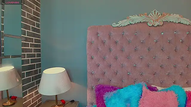 Snapshot of AdelaineBest chatting on September 19, 4:44 am AdelaineBest online show from September 19, 4:44 am