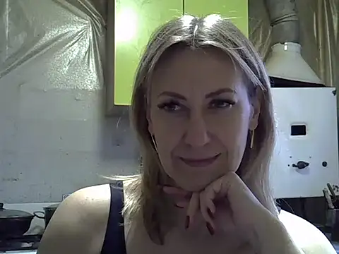 AshleyXHoney online show from December 2, 7:10 am