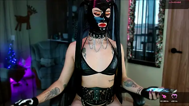 tevenwhiite online show from December 17, 9:30 pm