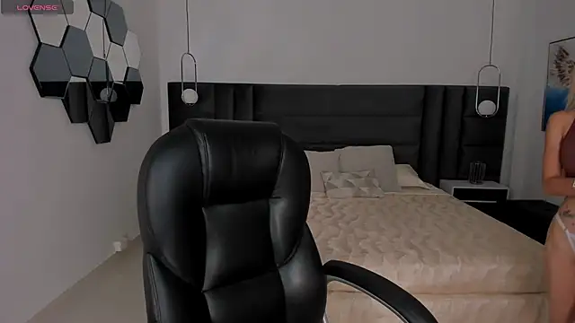 Snapshot of HannaConnor_ chatting on September 24, 8:30 pm HannaConnor online show from September 24, 8:30 pm