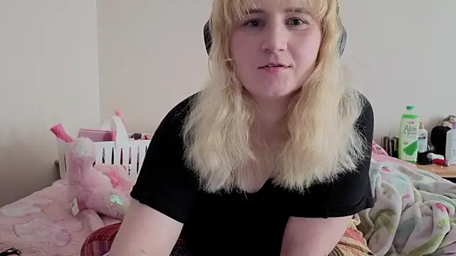 Glitch Witch online show from June 11, 8:49 pm