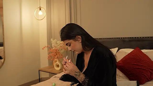 IrisBaker online show from April 21, 9:22 pm