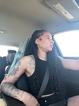 Shuggabutt online show from March 22, 5:30 pm