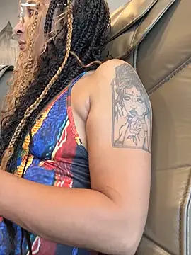 Shuggabutt online show from September 18, 1:04 am