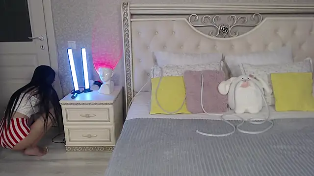 Lina Robbins online show from March 22, 1:33 am