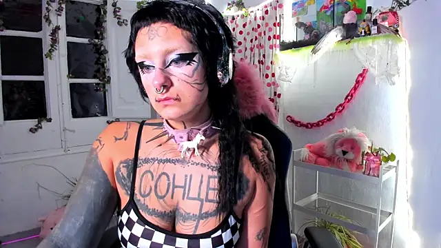 lady sontse  online show from December 19, 8:34 pm