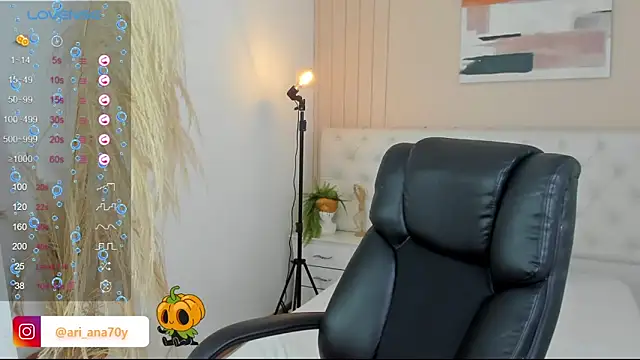 Snapshot of LOISE-XX chatting on October 15, 4:26 am LOISE-XX online show from October 15, 4:26 am
