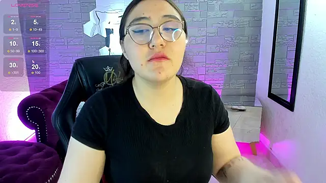 conniejames m online show from November 18, 12:28 pm