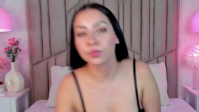 Snapshot of AudreyElla chatting on October 1, 5:01 am AudreyElla online show from October 1, 5:01 am