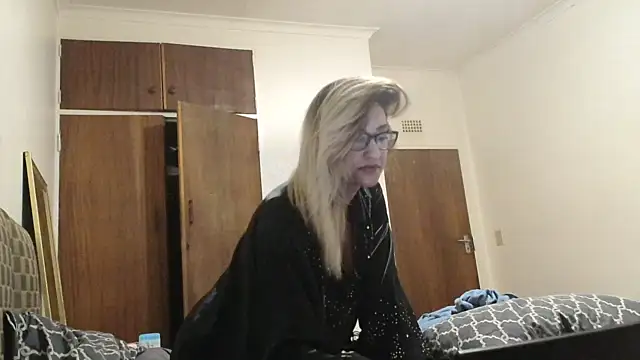 Snapshot of karmicQueen669 chatting on September 27, 9:44 pm karmicQueen669 online show from September 27, 9:44 pm
