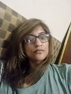 Snapshot of karmicQueen669 chatting on October 22, 12:59 am karmicQueen669 online show from October 22, 12:59 am