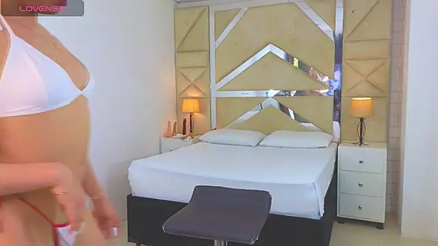 Tiphani walker  online show from October 23, 2:34 pm