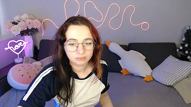 Mini Diva online show from February 18, 9:30 am