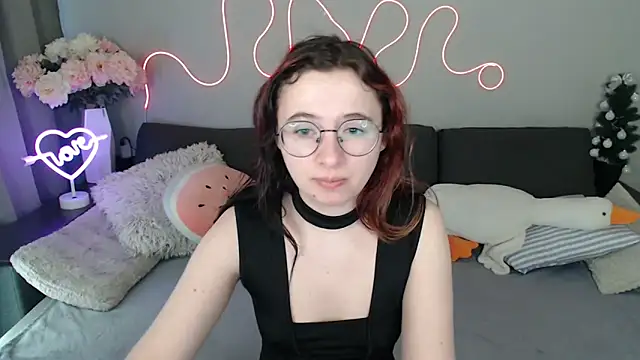 Mini Diva online show from April 7, 8:27 am