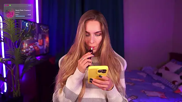 Kamila icee online show from October 16, 6:32 pm