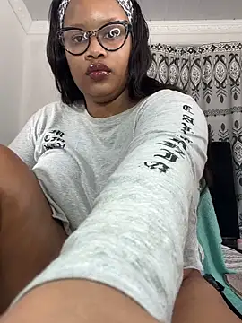 MimiCurves online show from June 5, 7:03 am