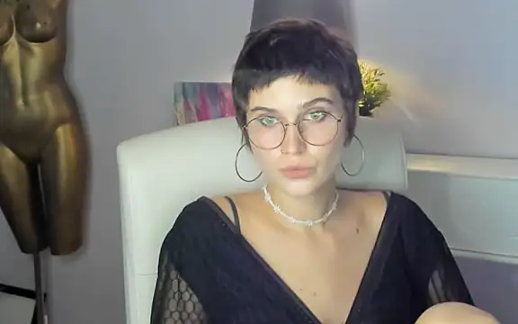 Snapshot of sarah_perfect chatting on September 18, 1:31 pm sarah perfect online show from September 18, 1:31 pm