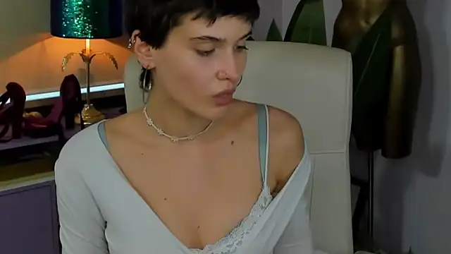 Snapshot of sarah_perfect chatting on October 2, 1:27 pm sarah perfect online show from October 2, 1:27 pm