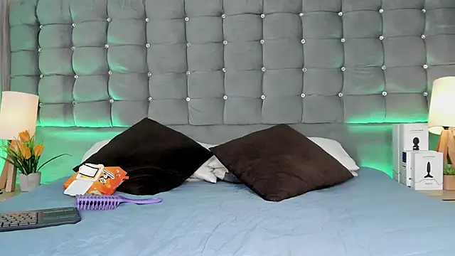 Poacahontasfg online show from October 4, 4:07 am