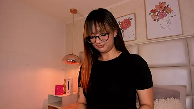 Snapshot of Aily_Yozuko chatting on September 25, 2:43 am Aily Yozuko online show from September 25, 2:43 am