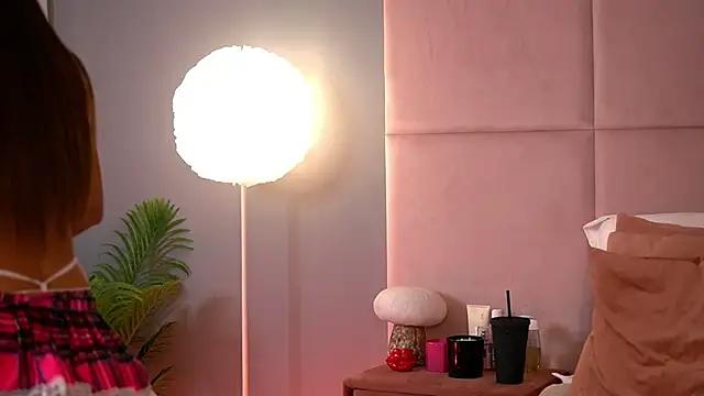 AlmaLuv online show from April 20, 3:53 am