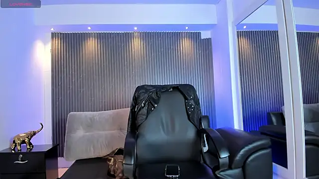 Alessia Taylorr online show from December 18, 12:21 pm