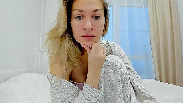 Mona Cruz online show from December 5, 5:40 am