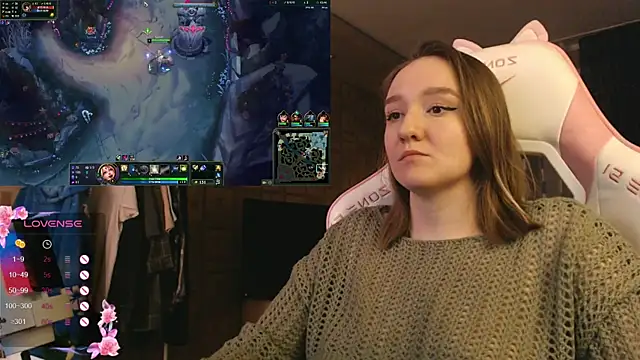 MoonlishSiren online show from December 17, 6:12 pm