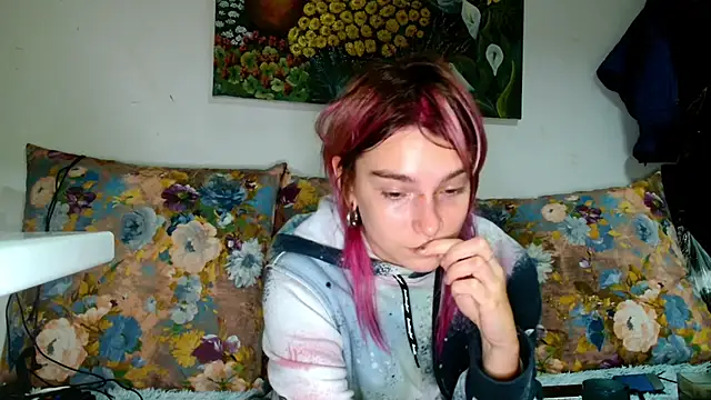 Sophie Bell online show from October 4, 6:01 pm