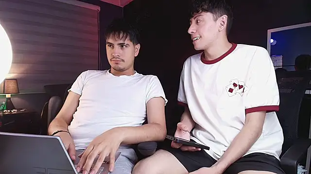 thiago rockwelll online show from April 26, 1:58 am