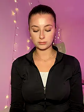 Mia-Minou online show from October 22, 1:05 pm