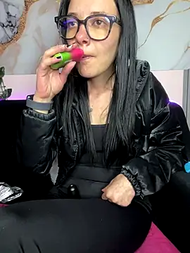 Isabella 21x online show from October 11, 1:25 pm