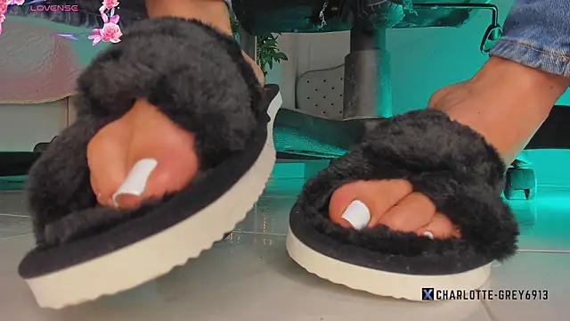 charlotte  grey online show from February 26, 8:41 pm