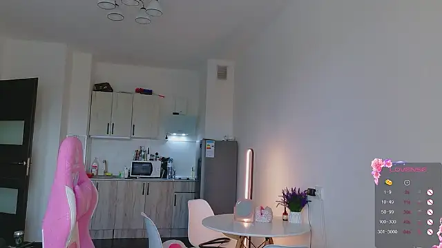 cinnabon girls online show from May 26, 3:22 pm