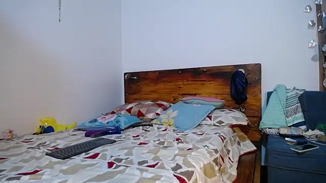 Snapshot of maryoriegil1 chatting on October 16, 11:29 pm maryoriegil1 online show from October 16, 11:29 pm