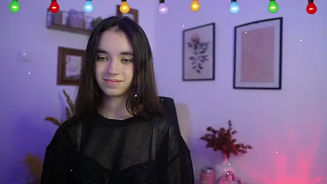 Gia Paige18 online show from December 13, 7:53 pm