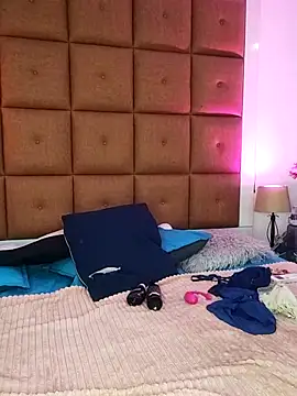 ELLA KELLY online show from October 24, 12:01 pm