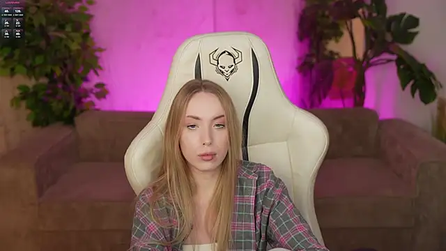 Linda054 online show from October 27, 8:25 pm