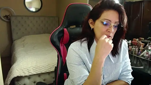 Carol Scottt online show from February 2, 2:10 am