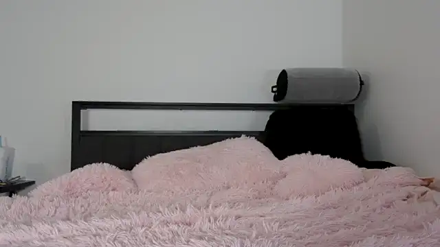 QueenLolaX online show from June 6, 5:36 am